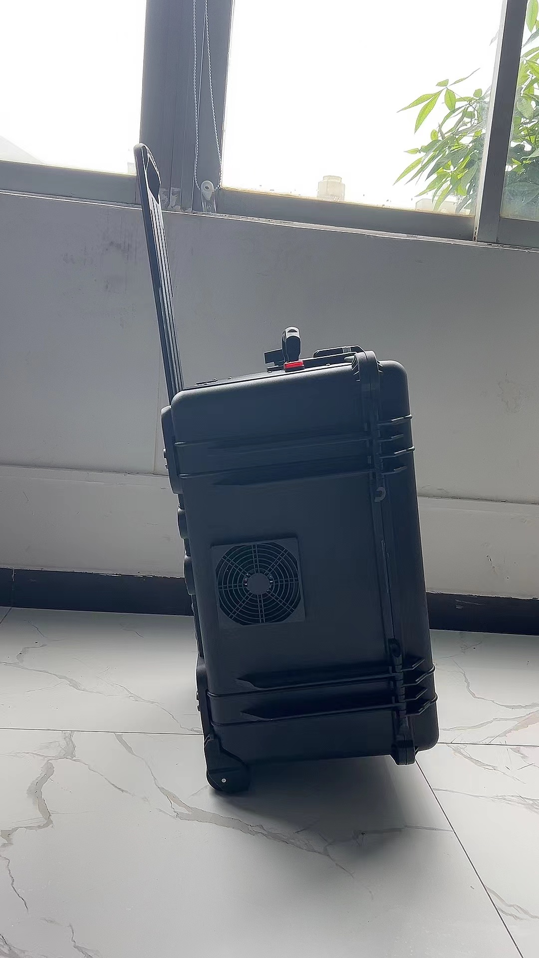 周矶办事处手拉箱型移动通信干扰器